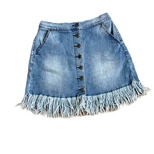 Cute Sneak Peek Mini Skirt w/ Raw Fringe Edge, Sz. S